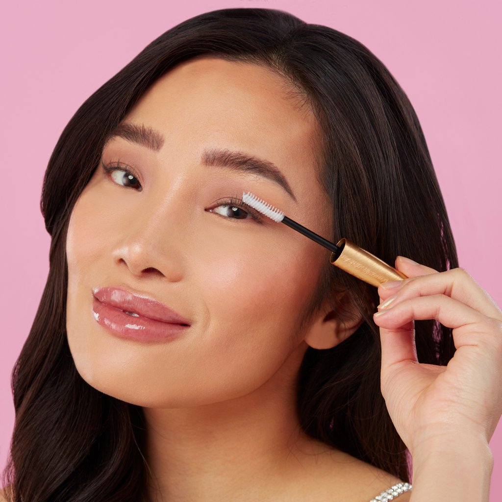 woman applies GrandeREPAIR Leave-In Lash Conditioner for stronger and softer lashes